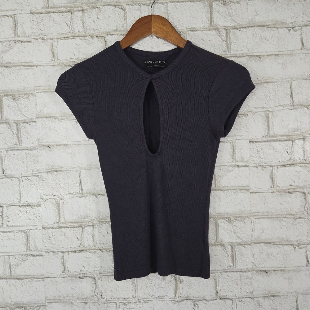 Urban Outfitters open front short sleeve top - Picture 3 of 12